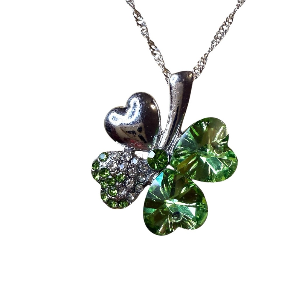 Chic Silver and Green Clover Pendant Necklace - Picture 3 of 11